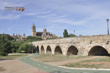 Visita guiada en bicicleta 2 horas                      Visita en bicicleta + el interior de uno de los monumentos emblemáticos de Salamanca